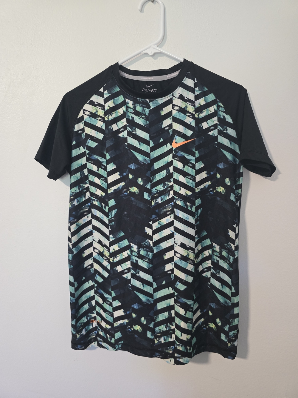 Nike Running Black & Teal Graphic Dri-FIT Short Sleeve Tee Small